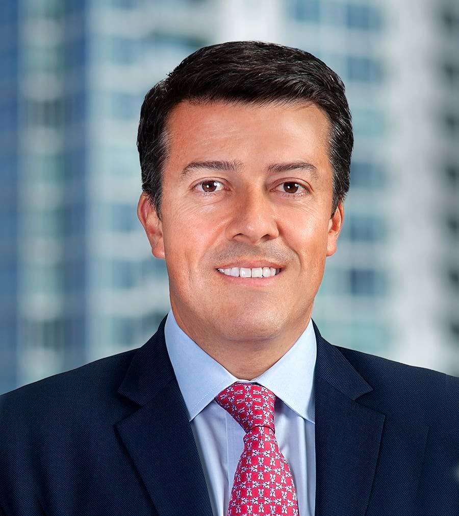 Juan Bueno headshot