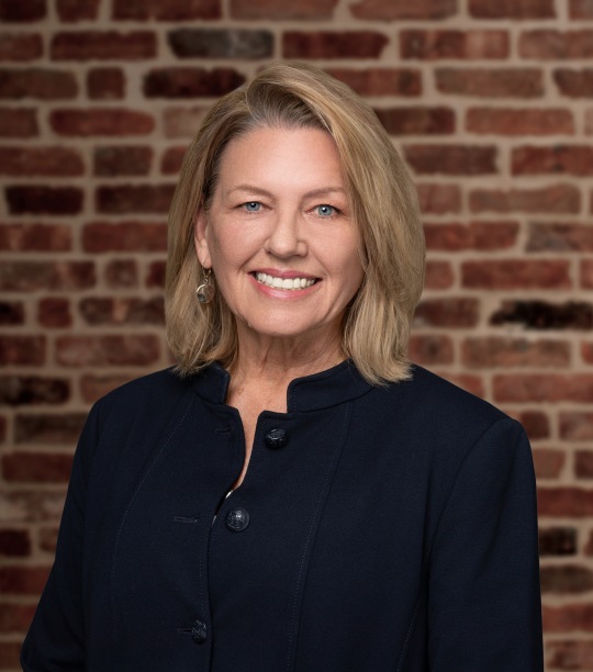 Melanie Adams headshot